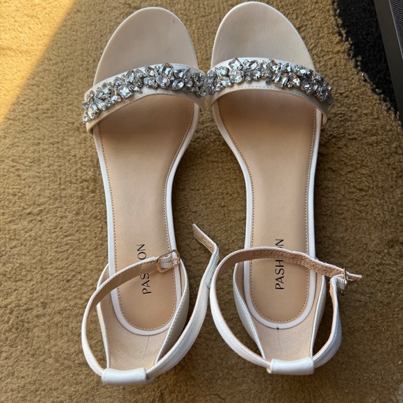 Pashion Footwear Size 8 White Satin Crystal Pashionista no Bow or Flat caps - Picture 2 of 11